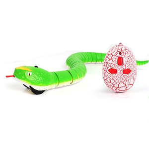 超デカイ蛇 あちこち這う ドッキリ びっくり パティーグッツ リアル 電動おもちゃ 赤外線 リモコン付き (グリーン)  